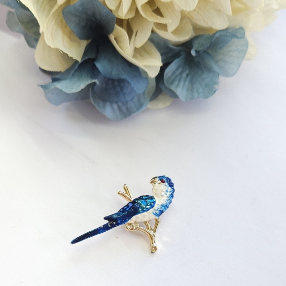 Vintage Blue & White Enamel Bird Brooch or Pin - Picture 5 of 8